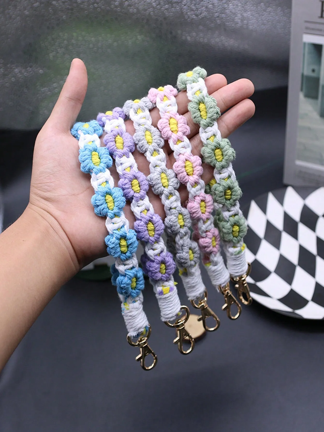 1pc Handmade Braided Keychain With Daisy Flower & Wrist Strap & Mobile Phone Lanyard