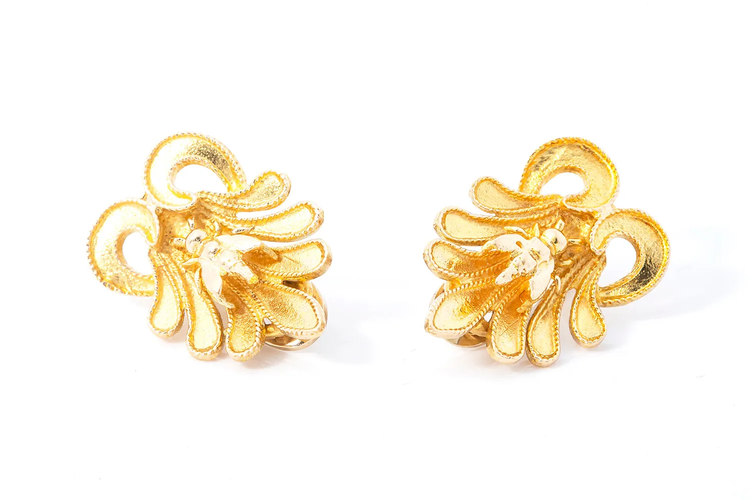 Bumble Bee Flower Motif 14k 585 Yellow Gold Clip on 18k 750 Yellow Gold Earrings