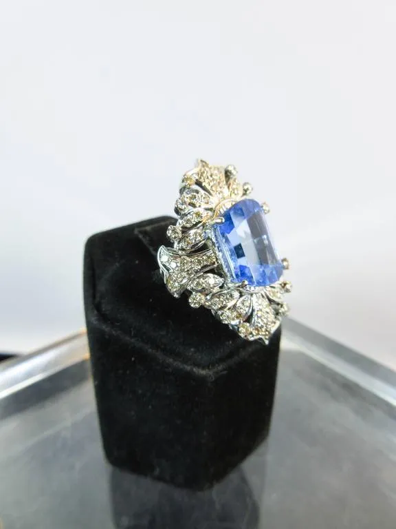 DIAMOND Blue Topaz Ring 18 Karat White Gold Size 6