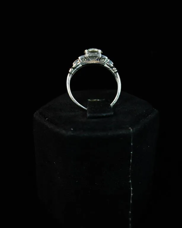 ENGAGEMENT Ring 18 Karat White Gold with Center Stone Size 4 1/2