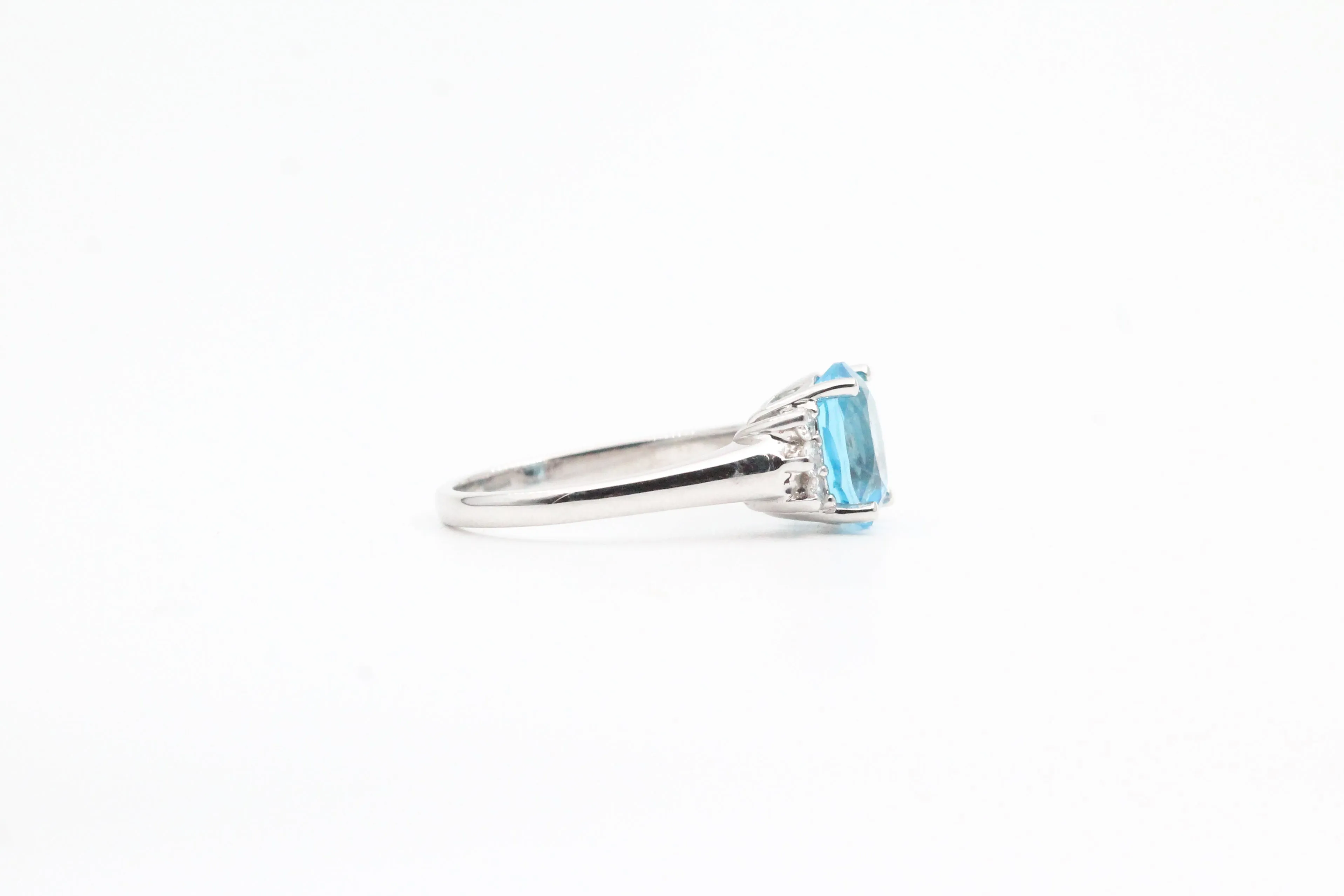 White Gold Oval Blue Topaz Ring